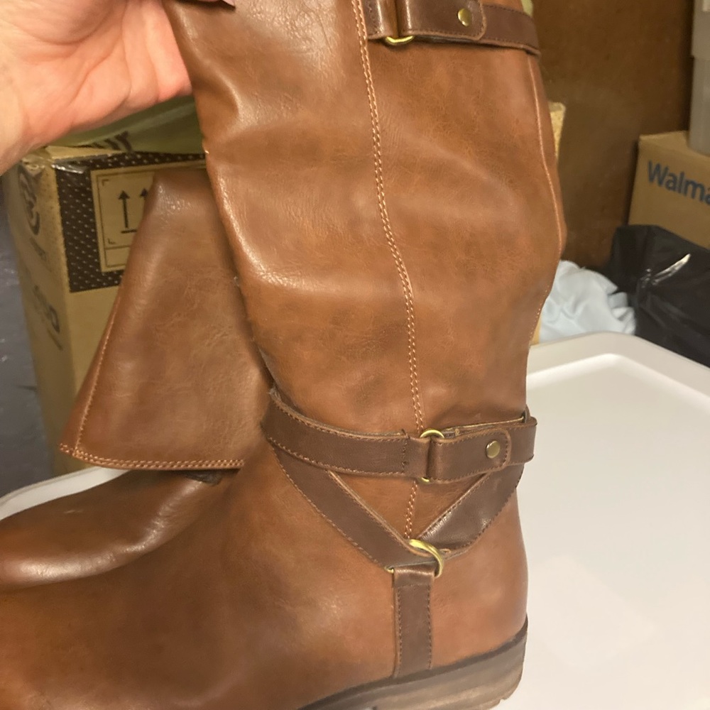 Natural sole brand mid height boot8.5